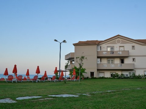Al Mare Beach Hotel